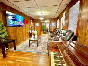 5 bedroom House King Beds 1 Bath 20 Min to Falls